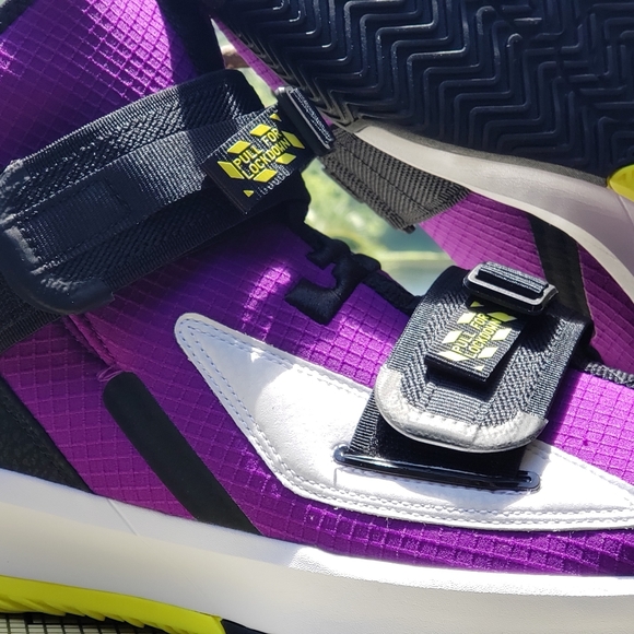 LeBron Soldier XIII SFG LAKERS - Picture 6 of 7